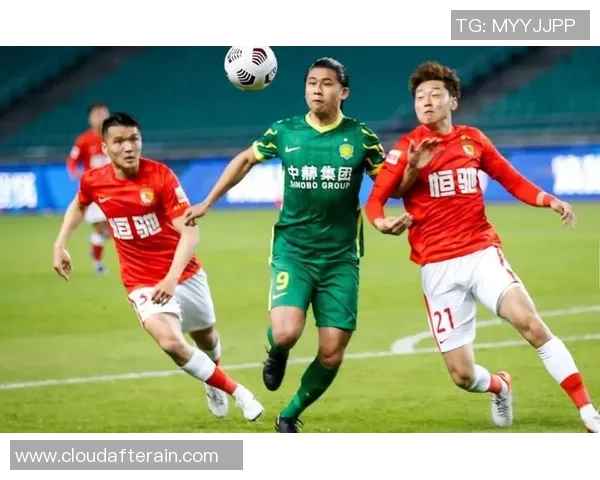 成都篮球队以97分领跑杯赛积分榜展现强劲实力和团队合作精神